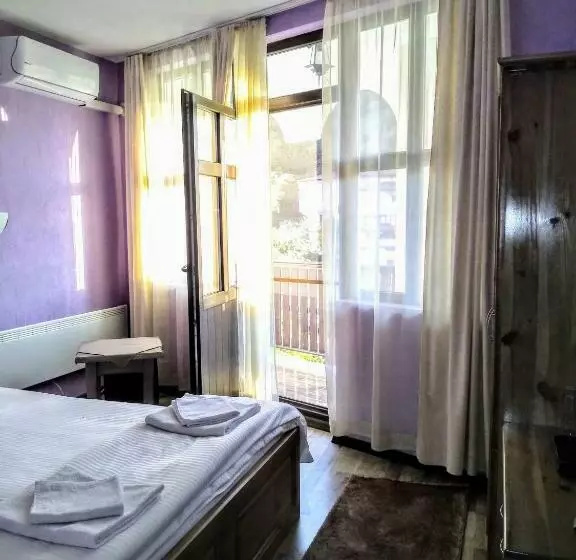 Majatalo Guesthouse White Margarit