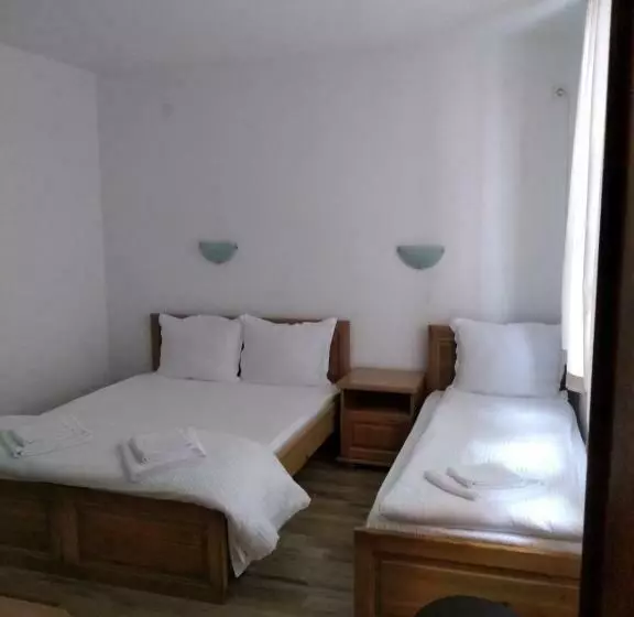 Majatalo Guesthouse White Margarit