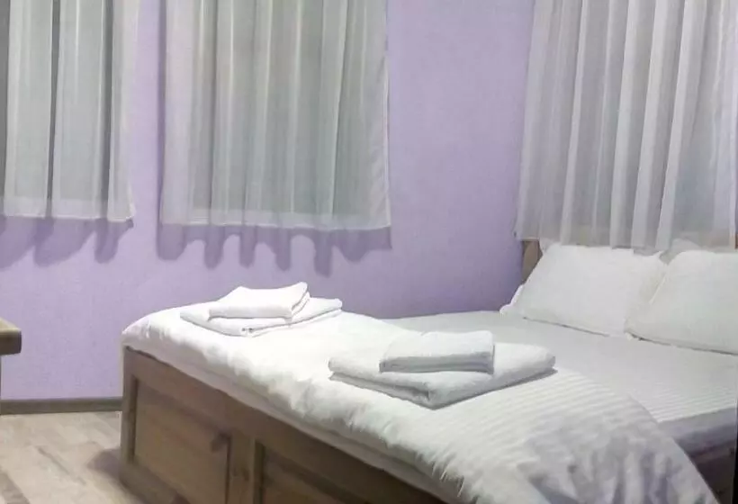 Majatalo Guesthouse White Margarit