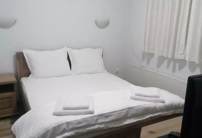 Majatalo Guesthouse White Margarit