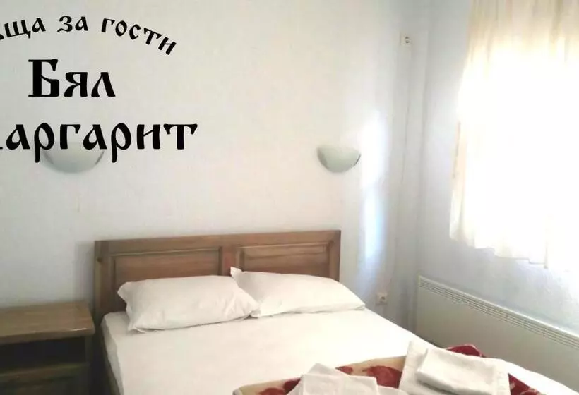 Majatalo Guesthouse White Margarit