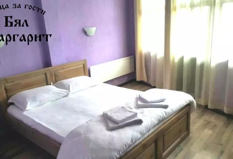 Majatalo Guesthouse White Margarit