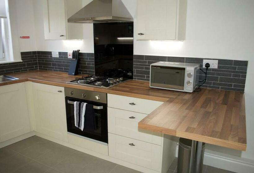 پانسیون Maze Serviced Apartment