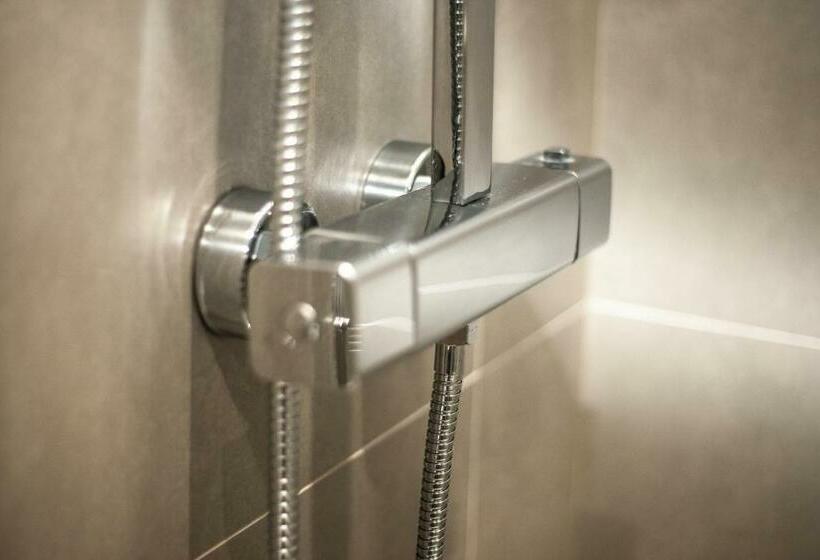 پانسیون Maze Serviced Apartment