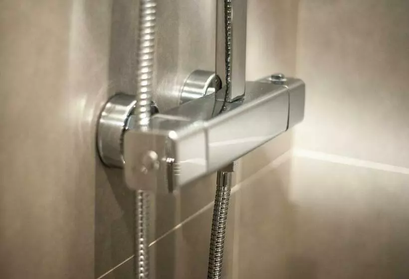 پانسیون Maze Serviced Apartment