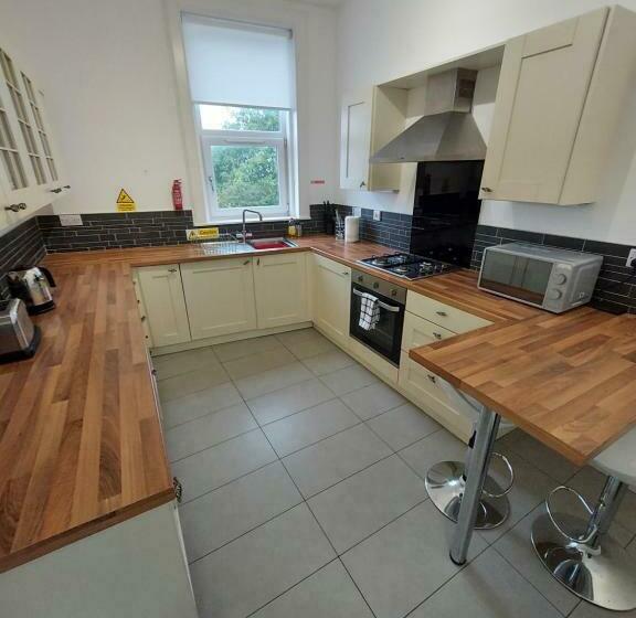 پانسیون Maze Serviced Apartment