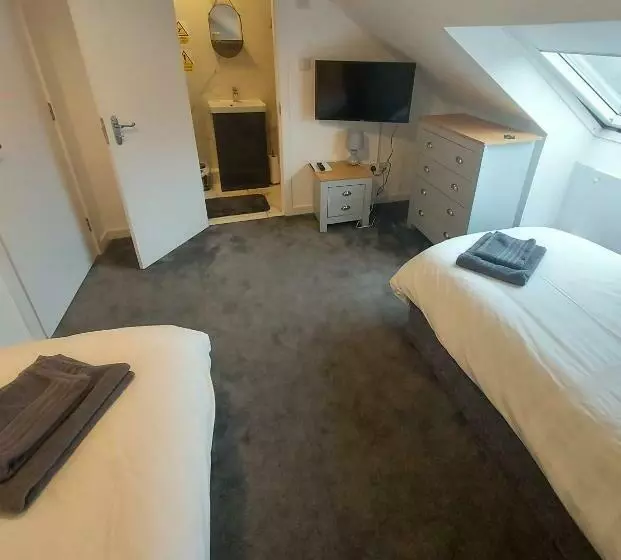 پانسیون Maze Serviced Apartment