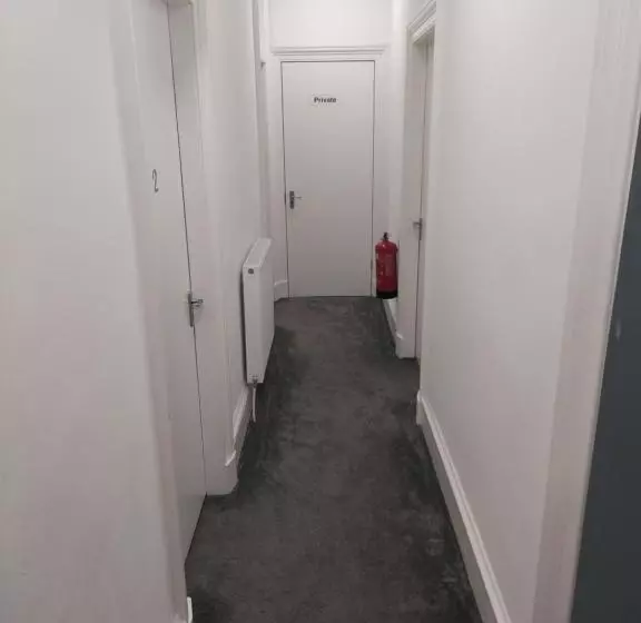 پانسیون Maze Serviced Apartment
