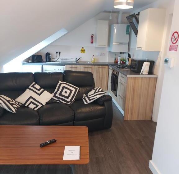 پانسیون Maze Serviced Apartment