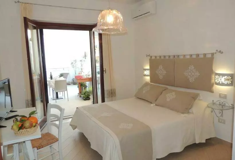 تختخواب و صبحانه La Terrazza