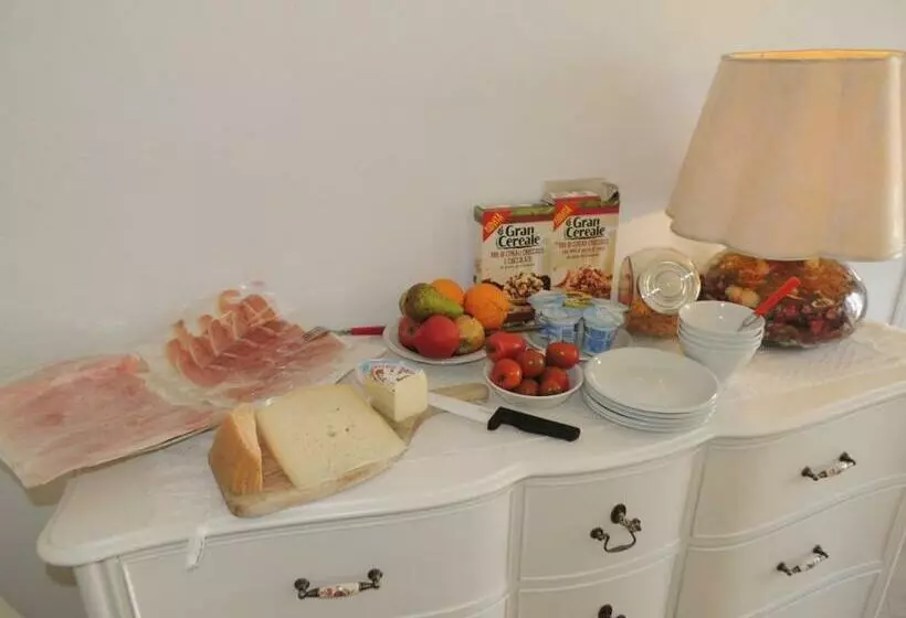 تختخواب و صبحانه La Terrazza