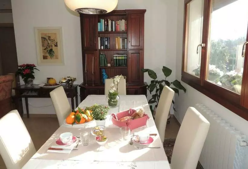 تختخواب و صبحانه La Terrazza