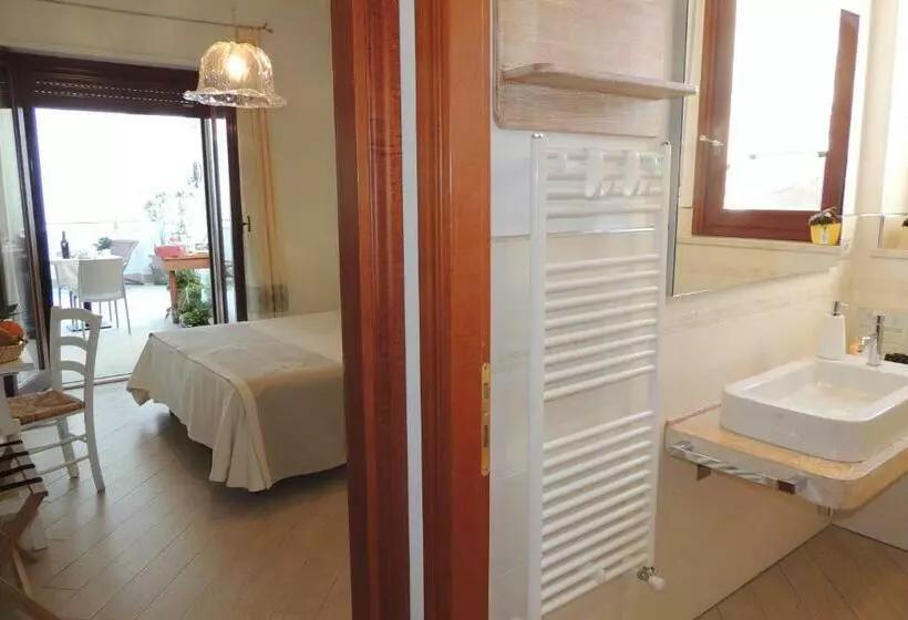 تختخواب و صبحانه La Terrazza