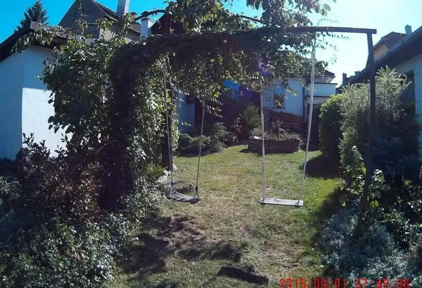 Aamiaismajoitus (B&B) Mikulas Guest House