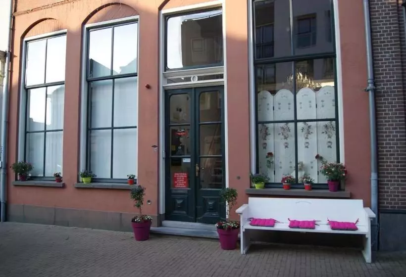 Aamiaismajoitus (B&B) De Zevenster Gevestigd Aan De Winkelstraat