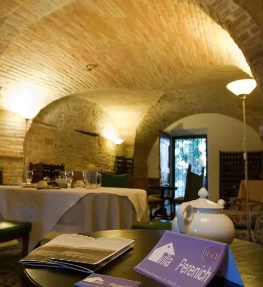 تختخواب و صبحانه Villa Perenich