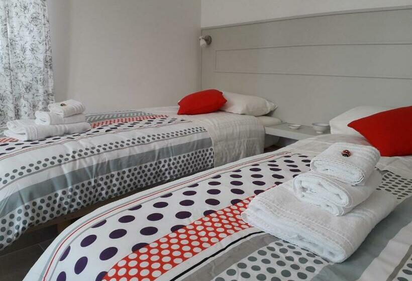 بنسيون Jolie Julie Accomodation