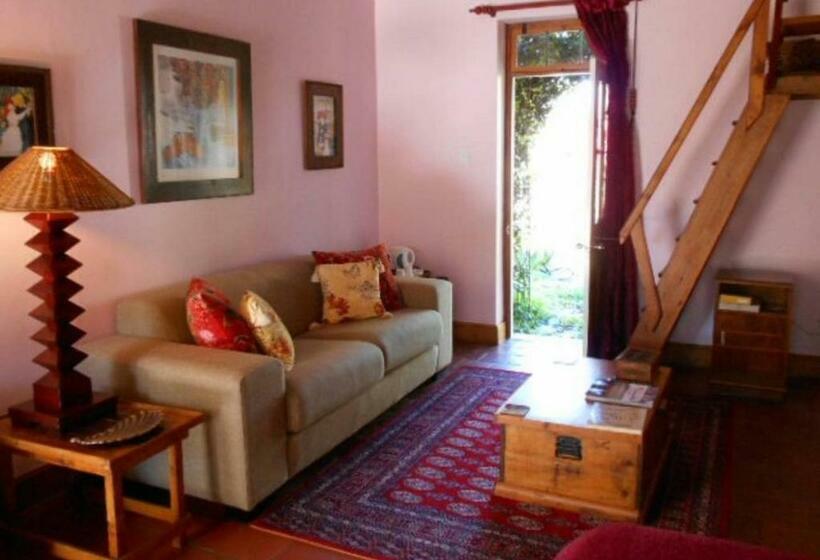 مبيت وإفطار Fleur Bleue & The Timber Frame