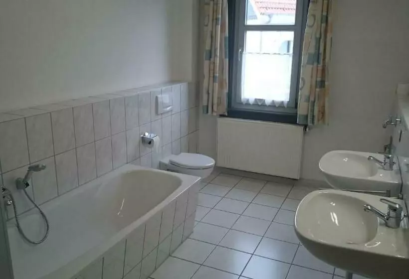 Hotelli Gaststätte Und Pension Felsenthal