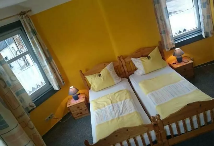 Hotelli Gaststätte Und Pension Felsenthal