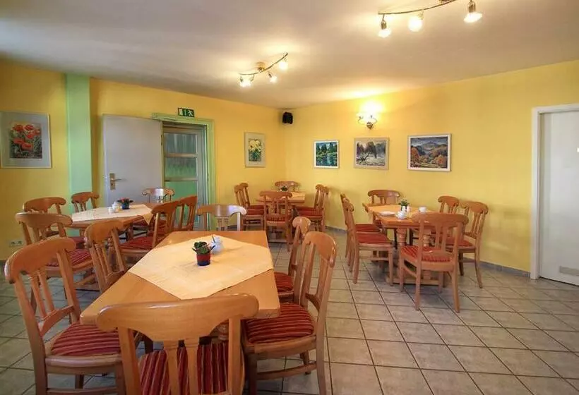 Hotelli Gaststätte Und Pension Felsenthal