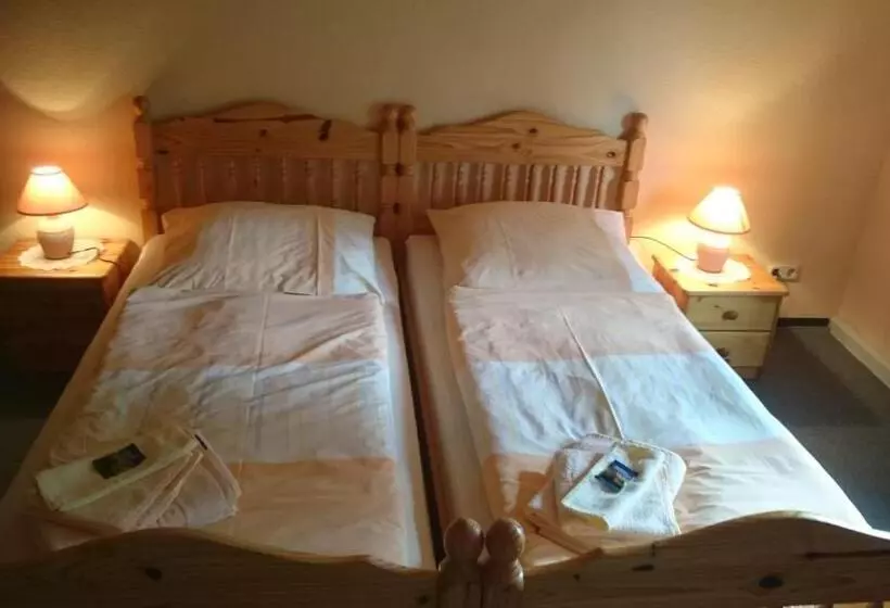 Hotelli Gaststätte Und Pension Felsenthal