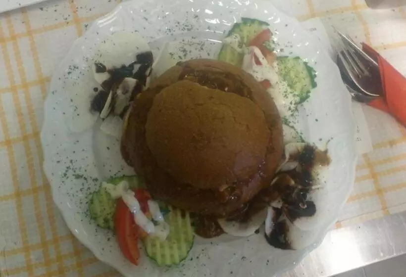 Hotelli Gaststätte Und Pension Felsenthal