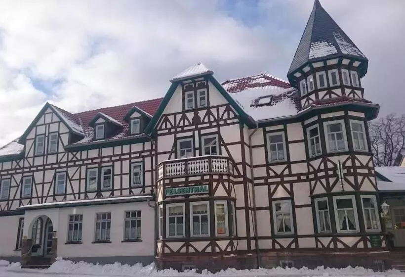 Hotelli Gaststätte Und Pension Felsenthal