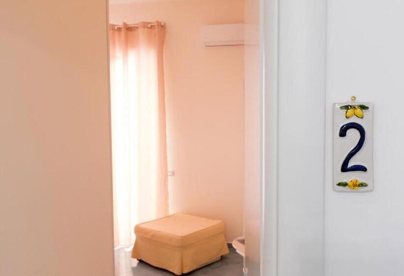 تختخواب و صبحانه Ad Maiora