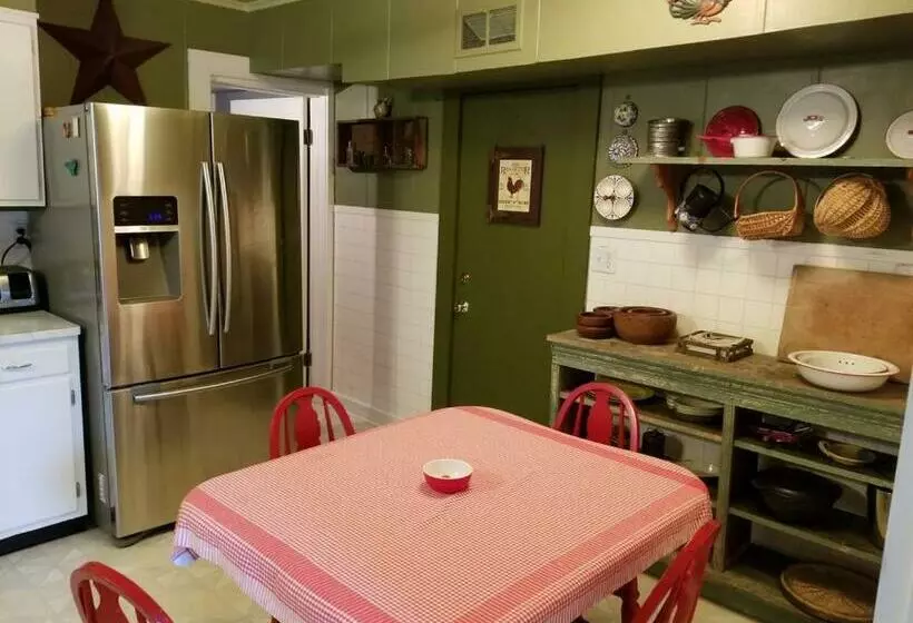 ベッドアンドブレックファースト Awesome Flat Top Farmhouse