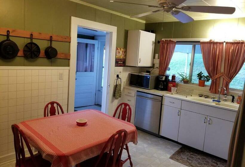 צימר Awesome Flat Top Farmhouse