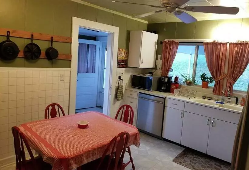 ベッドアンドブレックファースト Awesome Flat Top Farmhouse