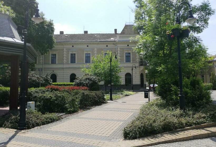 ベッドアンドブレックファースト Deák Panzió