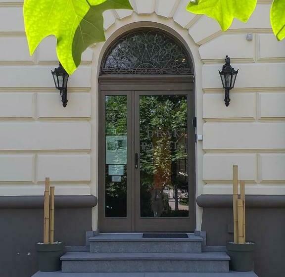 ベッドアンドブレックファースト Deák Panzió