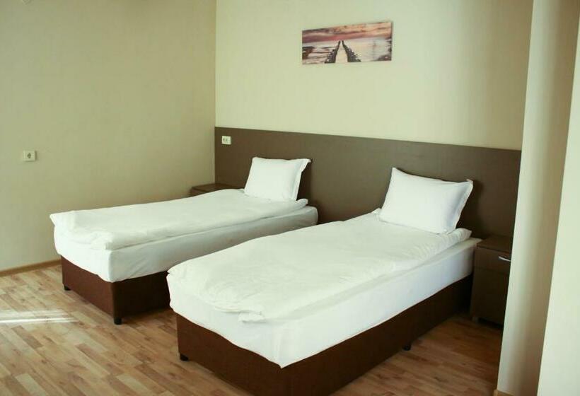 פנסיון Guest House Central