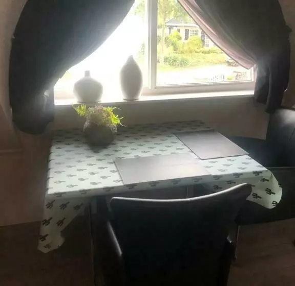 Aamiaismajoitus (B&B) De Tuinkamer