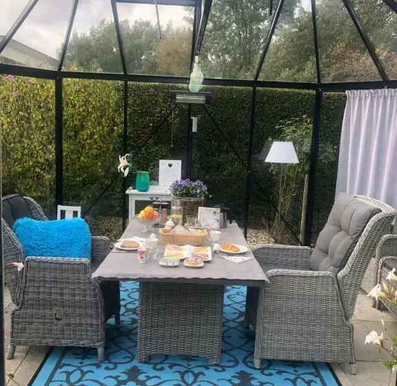 Aamiaismajoitus (B&B) De Tuinkamer