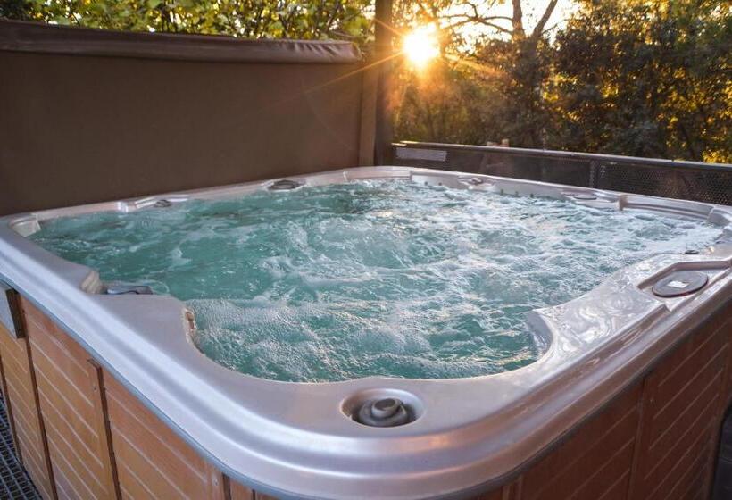 ペンション La Yourte De Nîmes, Spa , Jacuzzi Chalet Logement Insolite