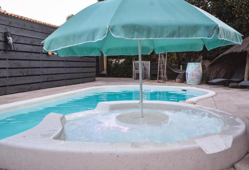 ペンション La Yourte De Nîmes, Spa , Jacuzzi Chalet Logement Insolite