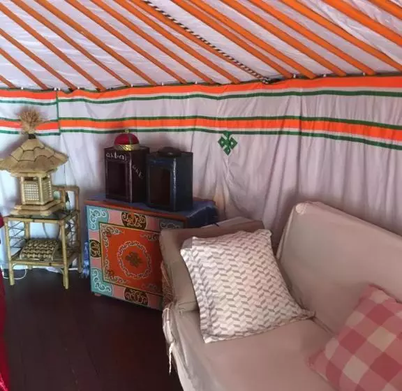 Majatalo La Yourte De Nîmes, Spa , Jacuzzi Chalet Logement Insolite