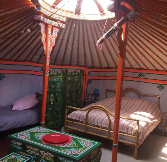 Majatalo La Yourte De Nîmes, Spa , Jacuzzi Chalet Logement Insolite