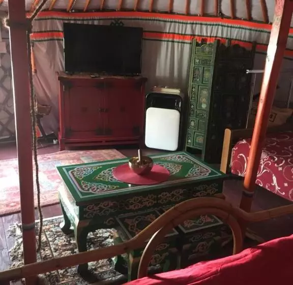 Majatalo La Yourte De Nîmes, Spa , Jacuzzi Chalet Logement Insolite