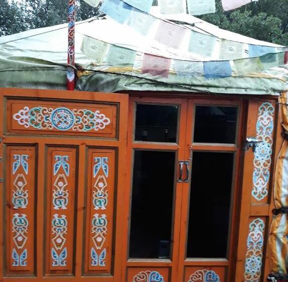 ペンション La Yourte De Nîmes, Spa , Jacuzzi Chalet Logement Insolite