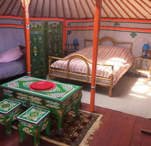 Majatalo La Yourte De Nîmes, Spa , Jacuzzi Chalet Logement Insolite