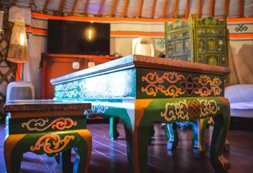 Majatalo La Yourte De Nîmes, Spa , Jacuzzi Chalet Logement Insolite