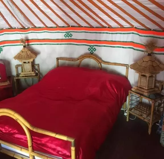 Majatalo La Yourte De Nîmes, Spa , Jacuzzi Chalet Logement Insolite