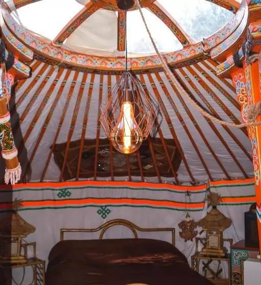 Majatalo La Yourte De Nîmes, Spa , Jacuzzi Chalet Logement Insolite