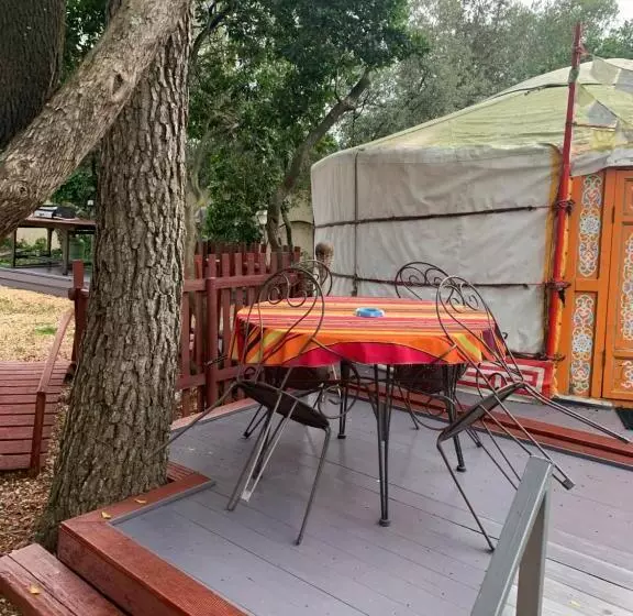 Majatalo La Yourte De Nîmes, Spa , Jacuzzi Chalet Logement Insolite