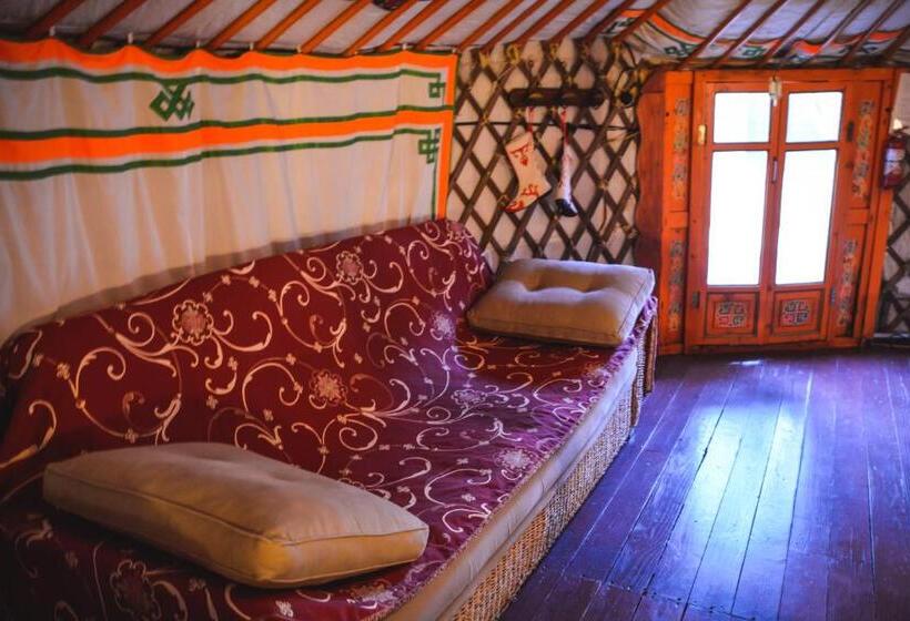 ペンション La Yourte De Nîmes, Spa , Jacuzzi Chalet Logement Insolite