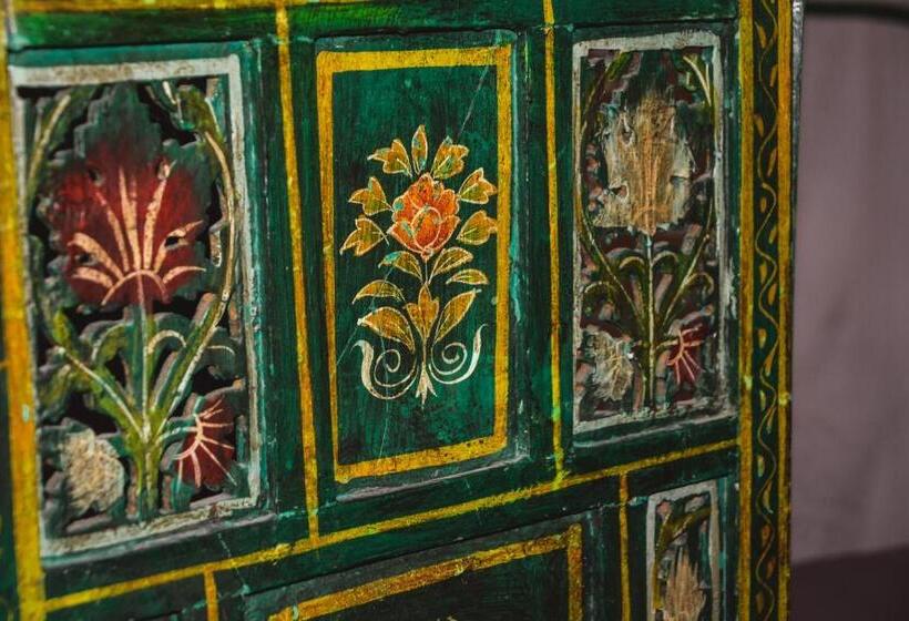 ペンション La Yourte De Nîmes, Spa , Jacuzzi Chalet Logement Insolite